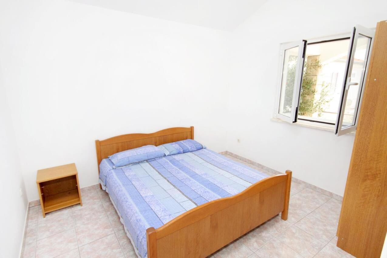 Apartment Seaside Secluded Apartments Cove Jedra, Hvar - 2583 *