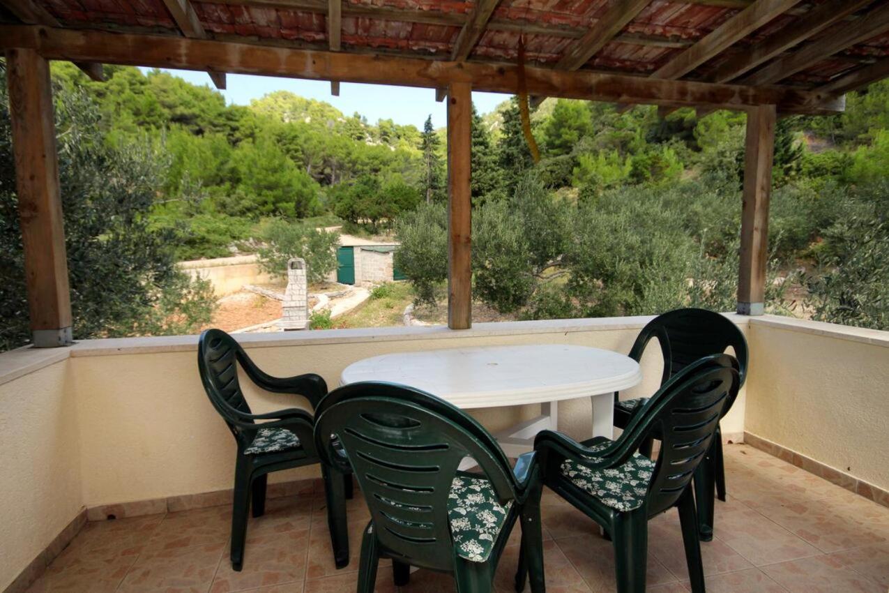 Apartment Seaside Secluded Apartments Cove Jedra, Hvar - 2583 Gdinj